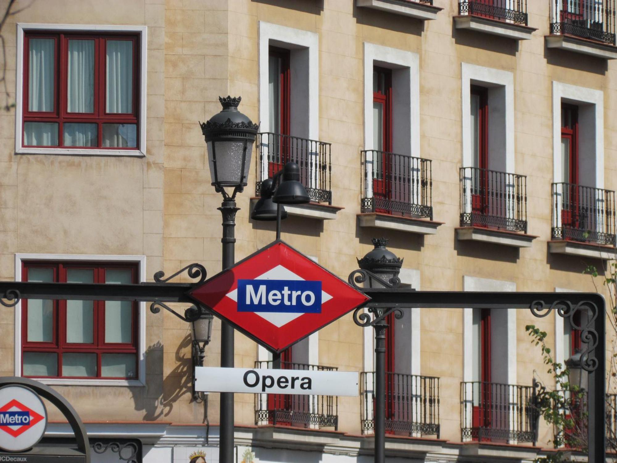 Hostal Oriente Madrid Luaran gambar